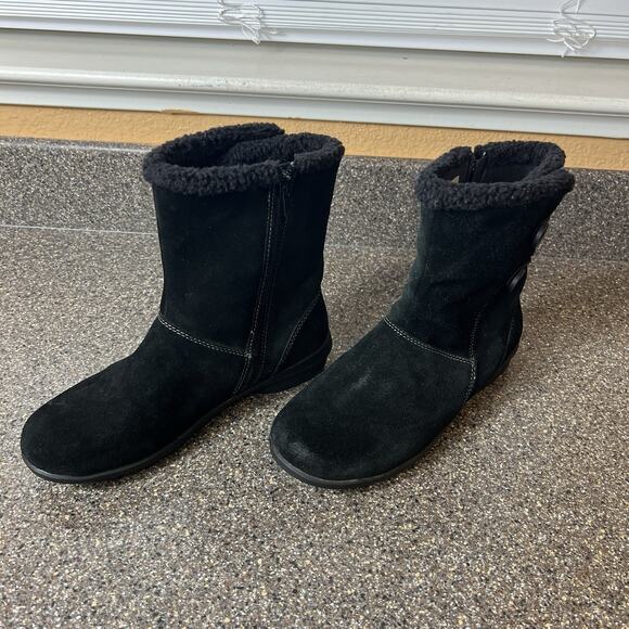 Clarks bendables Womens 7.5 Black Suede Above Ankle Boots Faux Fur Trim Zip Flat - Picture 2 of 10